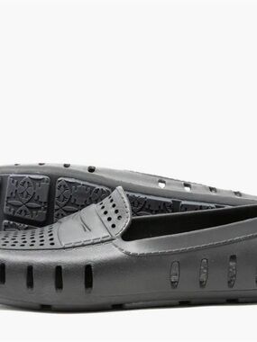 Floaters - Casual Black Slip-On Loafers | size 9